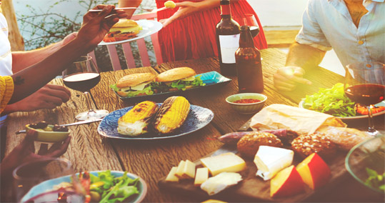 Διακοπές & διατροφή: Πώς θα τρώμε σωστά εκτός σπιτιού