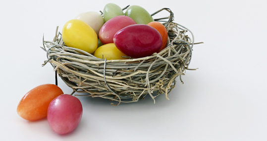 Βάψτε τα πασχαλινά αυγά με υλικά από τη φύση!
